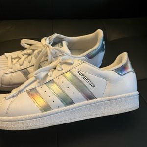 Kids size 6.5/ Women’s size 8 Adidas Superstar.